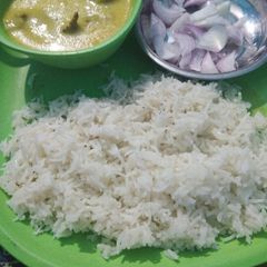 A picture of Kadhi chawal.