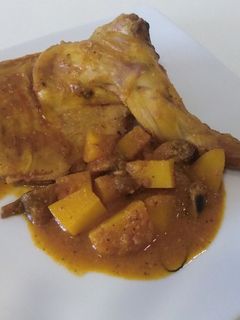 Una foto de Conejo con salsa de avellanas