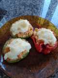 Zapallitos y pimientos rellenos de arroz integral