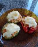 Zapallitos y pimientos rellenos de arroz integral