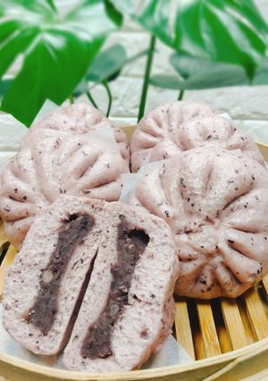 A picture of Purple Rice and Red Bean Steamed Buns.
