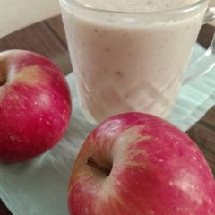 A picture of Apple smoothie healthy drink for weight loss.