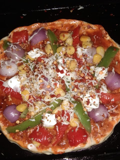 पिज़्ज़ा (pizza recipe in Hindi) रेसिपी मुख्य फोटो