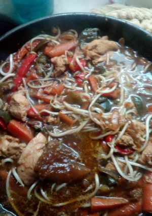 Una foto de Chop suey de pollo fácil y rico
