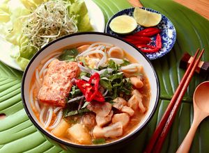 Hình của món 🌱 Bún Bò Huế Chay Nấu Nhanh Với Viên Súp.