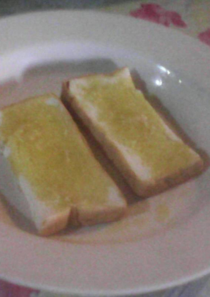 A picture of Garlic Bread without parsleis how to make easily and deliciously .