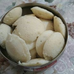 A picture of Suji Idli.