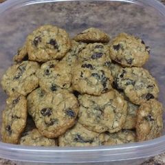 A picture of Chewy Oatmeal Cookies.