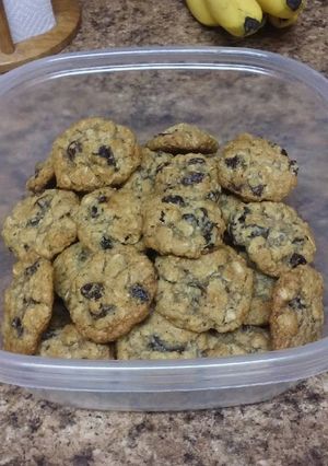 A picture of Chewy Oatmeal Cookies.