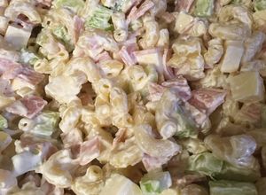 Una foto de Ensalada de codito