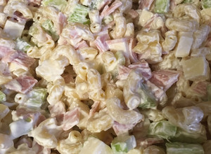 Una foto de Ensalada de codito