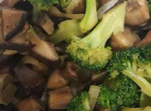 Foto resep Tumis brokoli jamur Shitake/Hioko Saos tiram