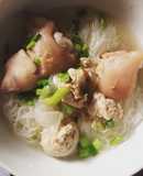 Bún mọc giò heo
