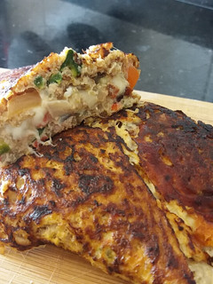 Una foto de Omelette de quinoa, vegetales y atún