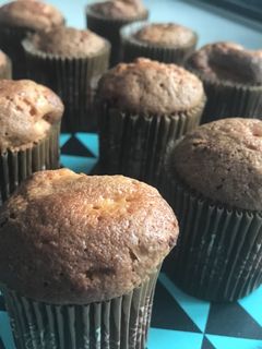 Una foto de Magdalenas de manzana con sorpresa de chocolate