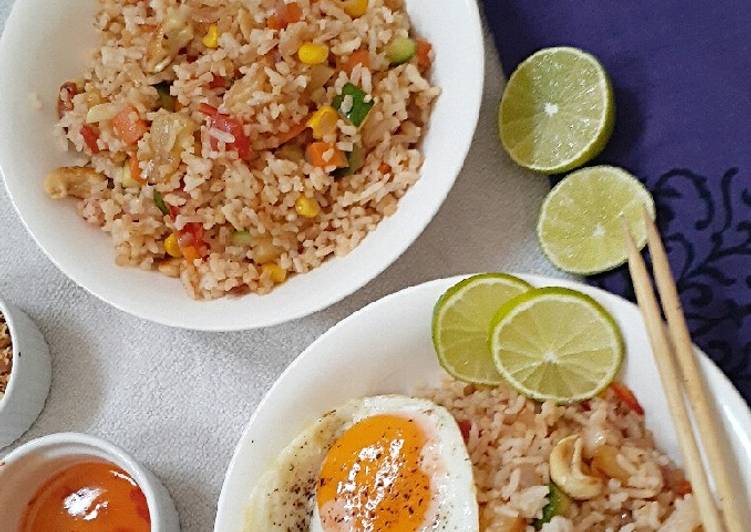 How to Prepare Appetizing Thai style fried rice with pineapple