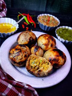 A picture of Bihari Litti Chokha & Chutney.