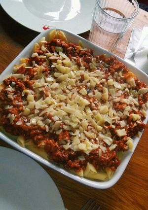Una foto de Macarrones con carne picada en salsa y queso