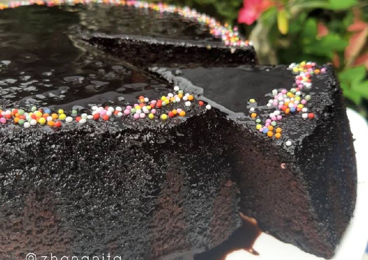 Super Moist Chocolate Cake (Tanpa Mixer & Oven)