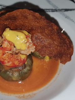 Una foto de Alcachofas al horno con suquet de gamba y gambas a la plancha
