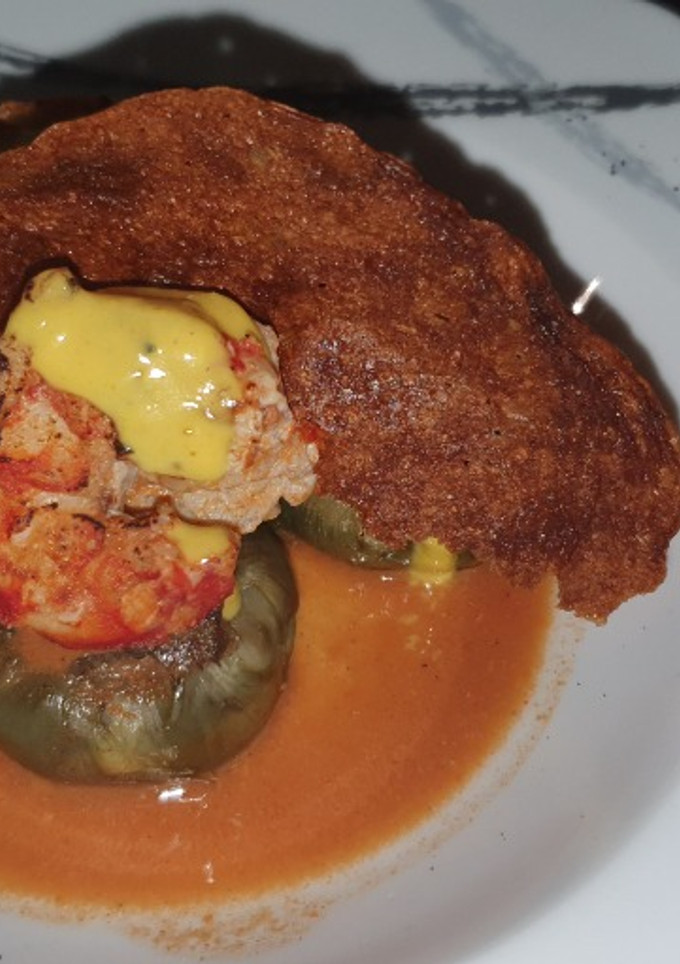 Una foto de Alcachofas al horno con suquet de gamba y gambas a la plancha