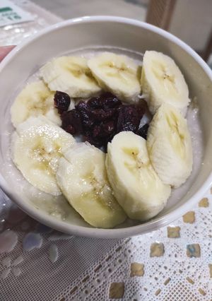 Foto resep Healthy Breakfast : Oats with Banana & Cranberry