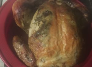 Una foto de Pollo vestido en Pesto y bañado en Cola