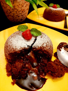 स्टीम चोको लावा केक (steamed choco lava cake recipe in Hindi) रेसिपी मुख्य फोटो