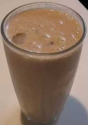 A picture of Pear papaya & yogurt smoothie.