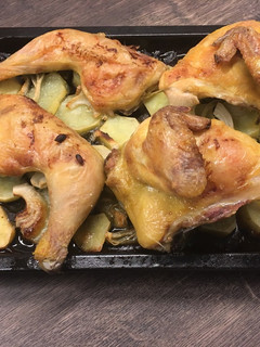Una foto de Pollo al horno con patatas