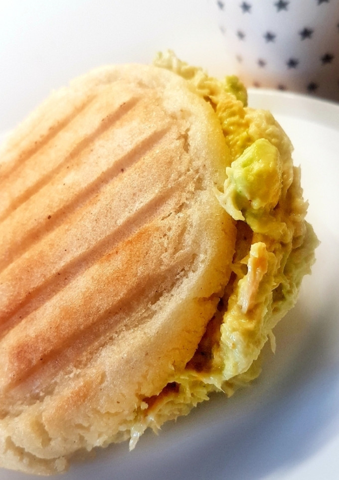 Una foto de Reina Pepiada, la arepa predilecta de Venezuela 🇻🇪