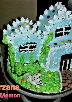 A picture of House cake.