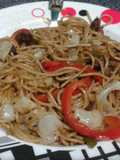 Pasta con vegetales y carne