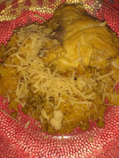Una foto de Arroz con azafrán y pollo