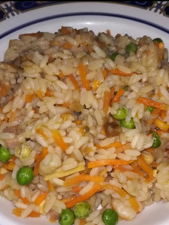 Una foto de Arroz frito, 3 delicias con gambas