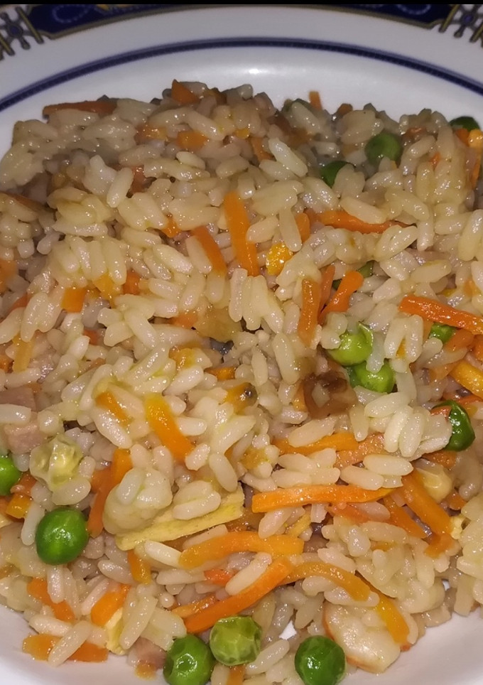 Una foto de Arroz frito, 3 delicias con gambas