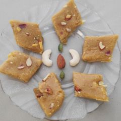 A picture of Besan Burfi (Mohanthal).