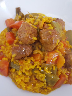 Una foto de Arroz con butifarra y verdura