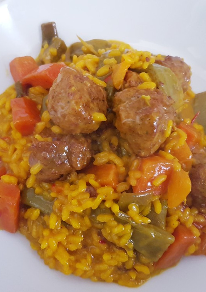 Una foto de Arroz con butifarra y verdura