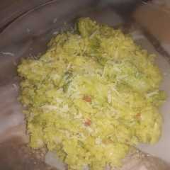 Una foto de Arroz amarillo con brócoli