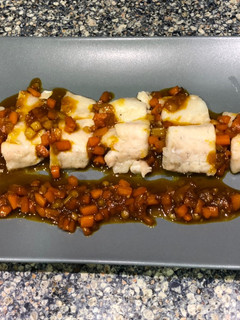 Una foto de Lubina con salsa de cítricos