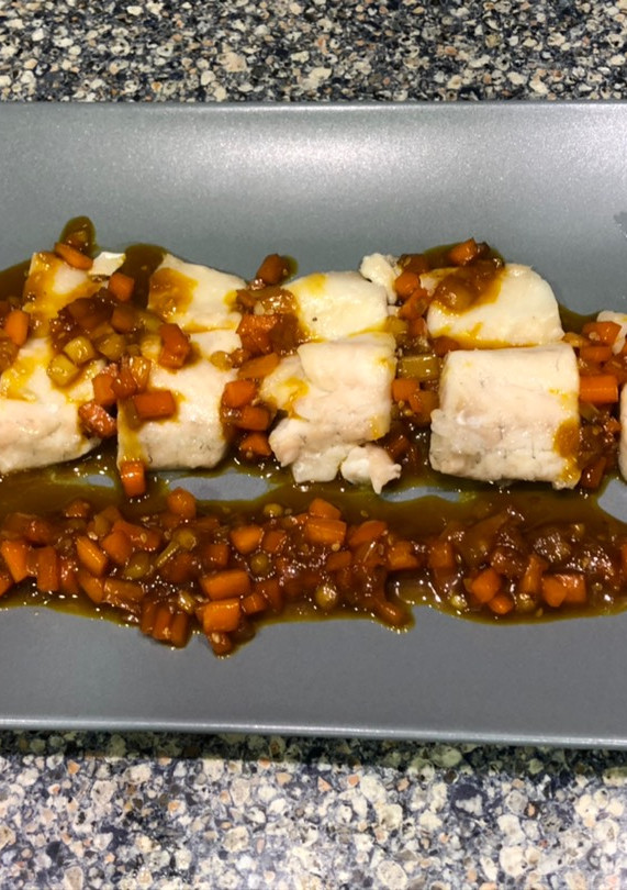 Una foto de Lubina con salsa de cítricos