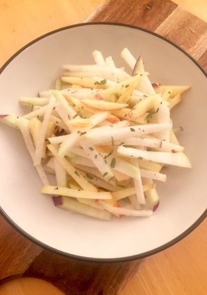 A picture of Kohlrabi & Apple Salad.
