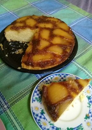 Una foto de Torta con peras acarameladas