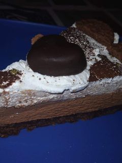 Tejszínes gesztenyés csokitorta sütés nélkül recept fotója