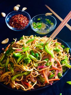 A picture of Veg Hakka Noodles.