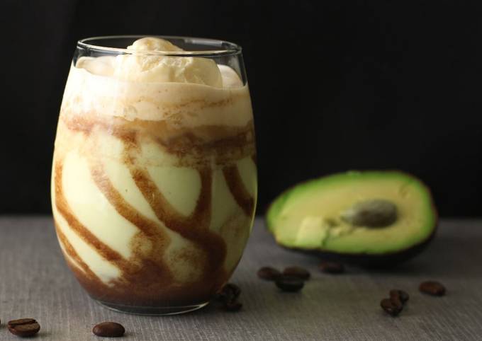 How to Prepare Recipe of Affogato on Avocado Smoothie