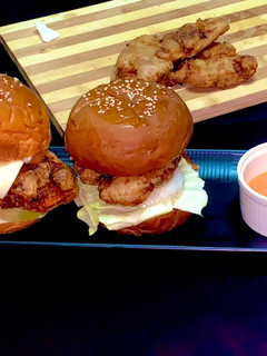 ப்ரைடு சிக்கன் பர்கர் (Fried chicken burger recipe in tamil) செய்முறை முக்கிய புகைப்படம்