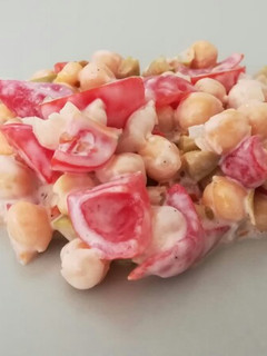 Una foto de Ensalada de garbanzos
