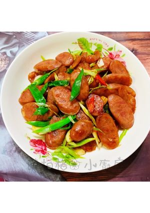 蒜苗炒香腸 下酒菜 懶人料理 清冰箱料理 的食譜成品照片
